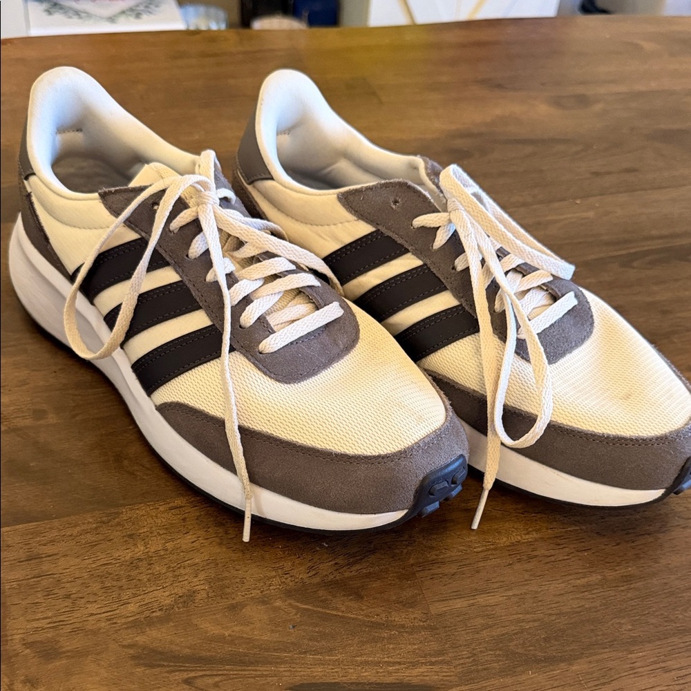 Adidas Men's 8.5 Cream and Gray Sneakers